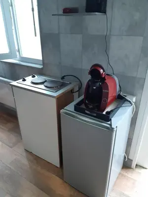 Cuisine ou kitchenette dans l'établissement MAISON Studio SEDAN Meublé 14M2 INDEPENDANT