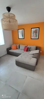 Coin salon dans l'établissement Les Suites du Relais