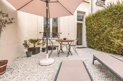 Plan de l'établissement Hyper centre : élégante terrasse privée