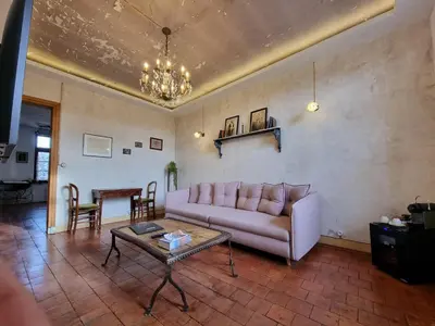Coin salon dans l'établissement Au petit familistère Landrecies, L'Authentique.