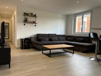 Coin salon dans l'établissement Appartement de Adrien Garage privé