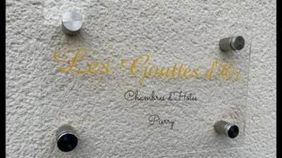 Certificat, récompense, panneau ou autre document affiché dans l'établissement Les Gouttes d'Or