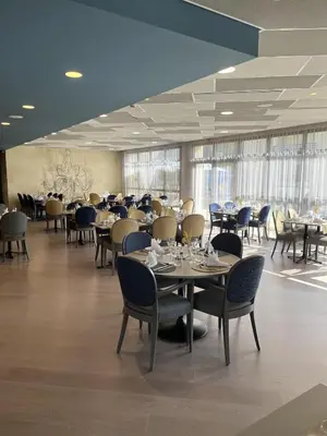 Restaurant ou autre lieu de restauration dans l'établissement DOMITYS LA SALAMANDRE