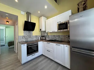 Cuisine ou kitchenette dans l'établissement 70m2 climatisé - Parking privé - Terrasse - 2 chambres - Lycée Roosevelt - Reims Arena