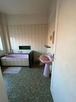 Salle de bains dans l'établissement L’ÉMERAUDE 2