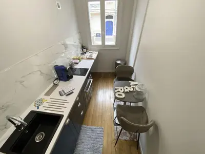 Télévision ou salle de divertissement dans l'établissement Le Clovis Suites Spa Sauna