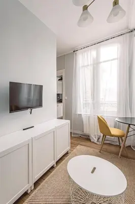 Télévision ou salle de divertissement dans l'établissement Roi soleil, face à la Cathédrale - 2G
