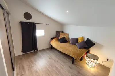 Un ou plusieurs lits dans un hébergement de l'établissement 3 bedrooms and the Moon Terrace 103m2 of charm