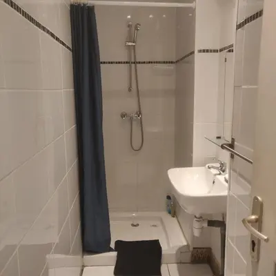 Salle de bains dans l'établissement L'Avesnois
