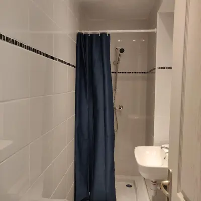 Salle de bains dans l'établissement L'Avesnois