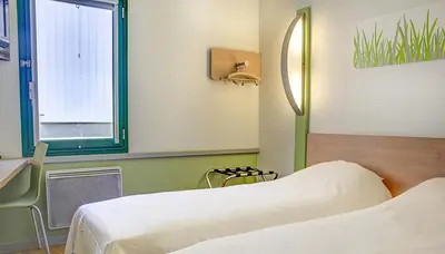 Un ou plusieurs lits dans un hébergement de l'établissement Hôtel Inn Design Laon
