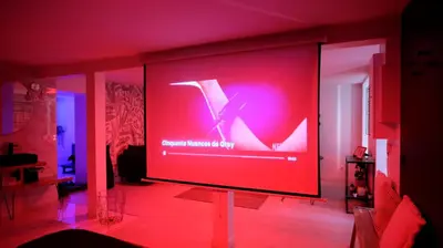 Télévision ou salle de divertissement dans l'établissement La Villa Monroe - Un écrin de volupté épicée