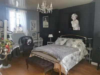 Un ou plusieurs lits dans un hébergement de l'établissement VILLA LES CAMELIAS