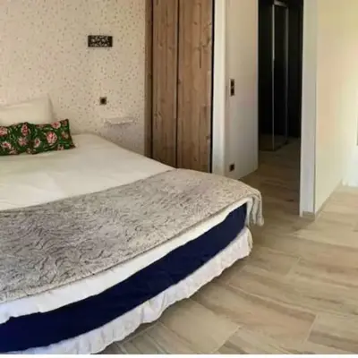 Chambre avec salle de bains privative