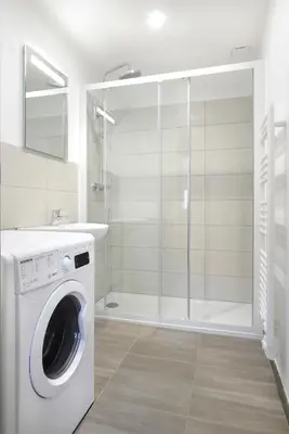 Salle de bains dans l'établissement Heptagone_2