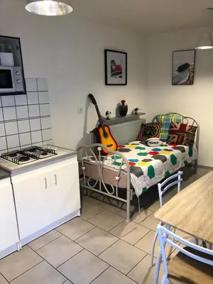 Cuisine ou kitchenette dans l'établissement La petite chambre sympa de Cindy