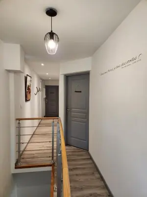 Un ou plusieurs lits dans un hébergement de l'établissement Chambres privées à Hautvillers, berceau du champagne avec salle de bain et toilettes incluses