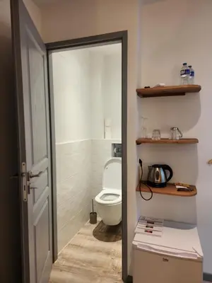 Salle de bains dans l'établissement Chambres privées à Hautvillers, berceau du champagne avec salle de bain et toilettes incluses