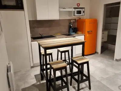 Cuisine ou kitchenette dans l'établissement Calme Studio & WIFI Jardin Disneyland Paris 4 personnes