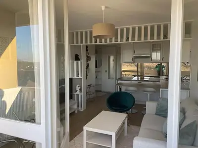 Cuisine ou kitchenette dans l'établissement appartement neuf style architecte au calme