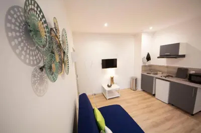 Cuisine ou kitchenette dans l'établissement !!USHUIÄ!! Superbe studio HOME STAGING en plein CENTRE-VILLE.