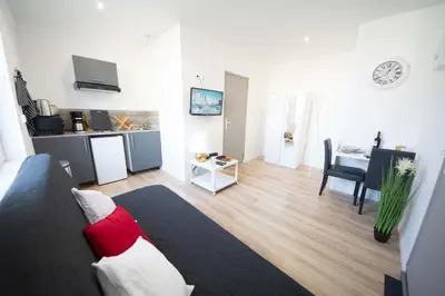 Cuisine ou kitchenette dans l'établissement EMYSTA - CHARMANT Studio HOME STAGING en plein centre