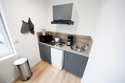 Cuisine ou kitchenette dans l'établissement EMYSTA - CHARMANT Studio HOME STAGING en plein centre