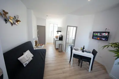 Télévision ou salle de divertissement dans l'établissement IVOIRIA !!! SUBLIME Studio HOME STAGING AU CENTRE VILLE !!!