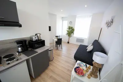 Cuisine ou kitchenette dans l'établissement IVOIRIA !!! SUBLIME Studio HOME STAGING AU CENTRE VILLE !!!