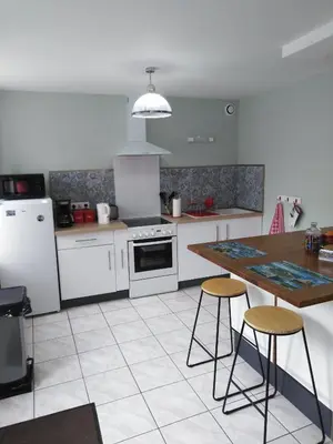 Cuisine ou kitchenette dans l'établissement Gîte des trois vallees