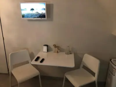 Plateau bouilloire dans l'établissement PAUSE NATURE SORBAIS Chambre avec salle de bain privative, entrée indépendante et arrivée autonome