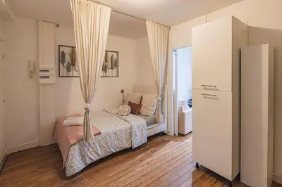 Un ou plusieurs lits dans un hébergement de l'établissement Appartement cosy proche Cathédrale