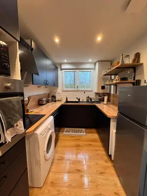 Cuisine ou kitchenette dans l'établissement Le coin qu on M