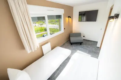 Un ou plusieurs lits dans un hébergement de l'établissement Hôtel Akena Reims Bezannes