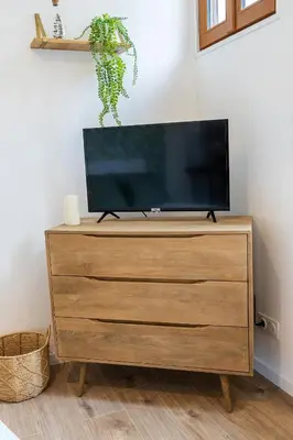 Télévision ou salle de divertissement dans l'établissement Le Nid - Appart'Hotel Le Gatsby