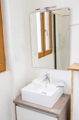 Salle de bains dans l'établissement L'avant-gardiste - Appart'Hotel Le Gatsby