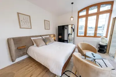 Un ou plusieurs lits dans un hébergement de l'établissement L'avant-gardiste - Appart'Hotel Le Gatsby
