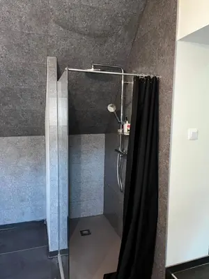 Salle de bains dans l'établissement Magnifique Duplex avec Jaccuzi, Sauna et Cinema Room Privatif