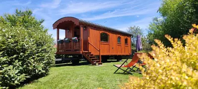 Jardin de l'établissement Gîte insolite en Champagne - Roulotte des Cahouriaux