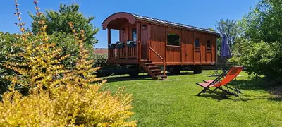 Jardin de l'établissement Gîte insolite en Champagne - Roulotte des Cahouriaux