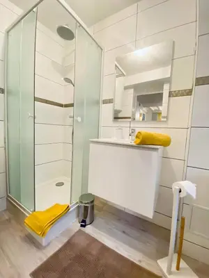 Salle de bains dans l'établissement L'ESCAPADE