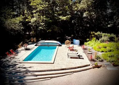 Piscine de l'établissement Domaine de la Croix de Saint Lambert ou située à proximité