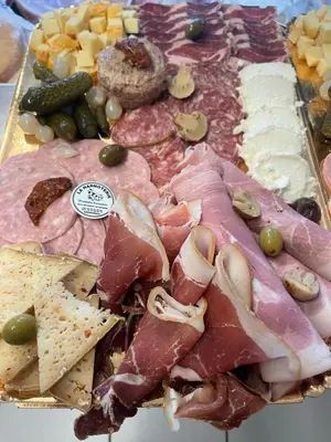 Nourriture dans la tente de luxe ou à proximité