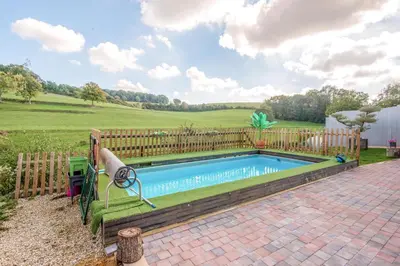 Piscine de l'établissement Villa spacieuse à Sapogne-et-Feuchères avec piscine privée, 150 m² ou située à proximité