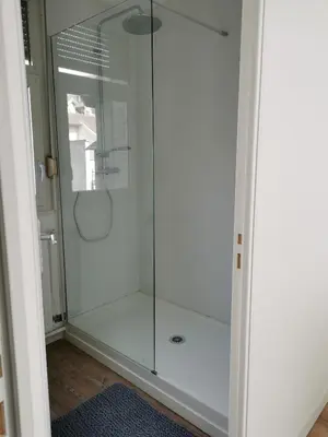Salle de bains dans l'établissement Chez Gabin