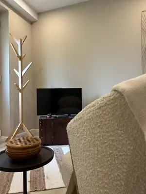 Télévision ou salle de divertissement dans l'établissement La Jonquette