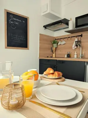 Cuisine ou kitchenette dans l'établissement NOUVEAU*Le Bois étoilé*Balnéo*Massage*Détente*Wifi*Netflix*Self-checkin
