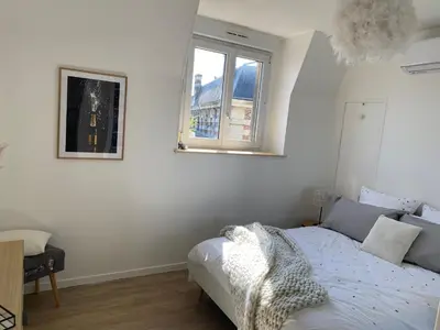 Un ou plusieurs lits dans un hébergement de l'établissement L’ÉLÉGANT: 80m2 vue sur vignoble au Centre d’Epernay!!