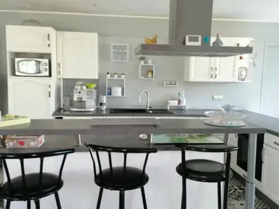 Cuisine ou kitchenette dans l'établissement Maison de campagne à Balaives et Butz