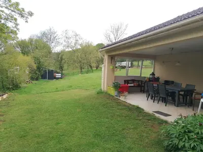 Jardin de l'établissement Maison de campagne à Balaives et Butz